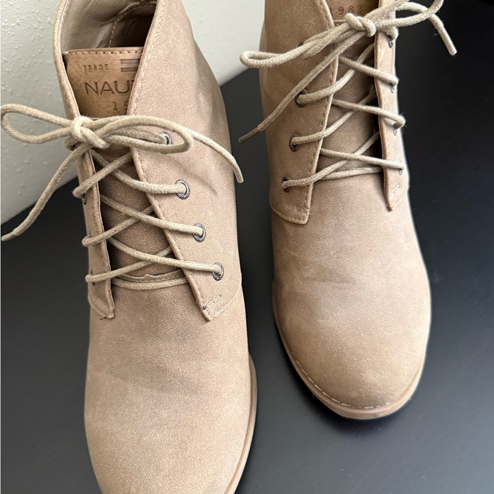 Nautica Tan Lace Up Wedge Ankle Boots Size 10 Textured Faux Suede Look - Picture 2 of 5